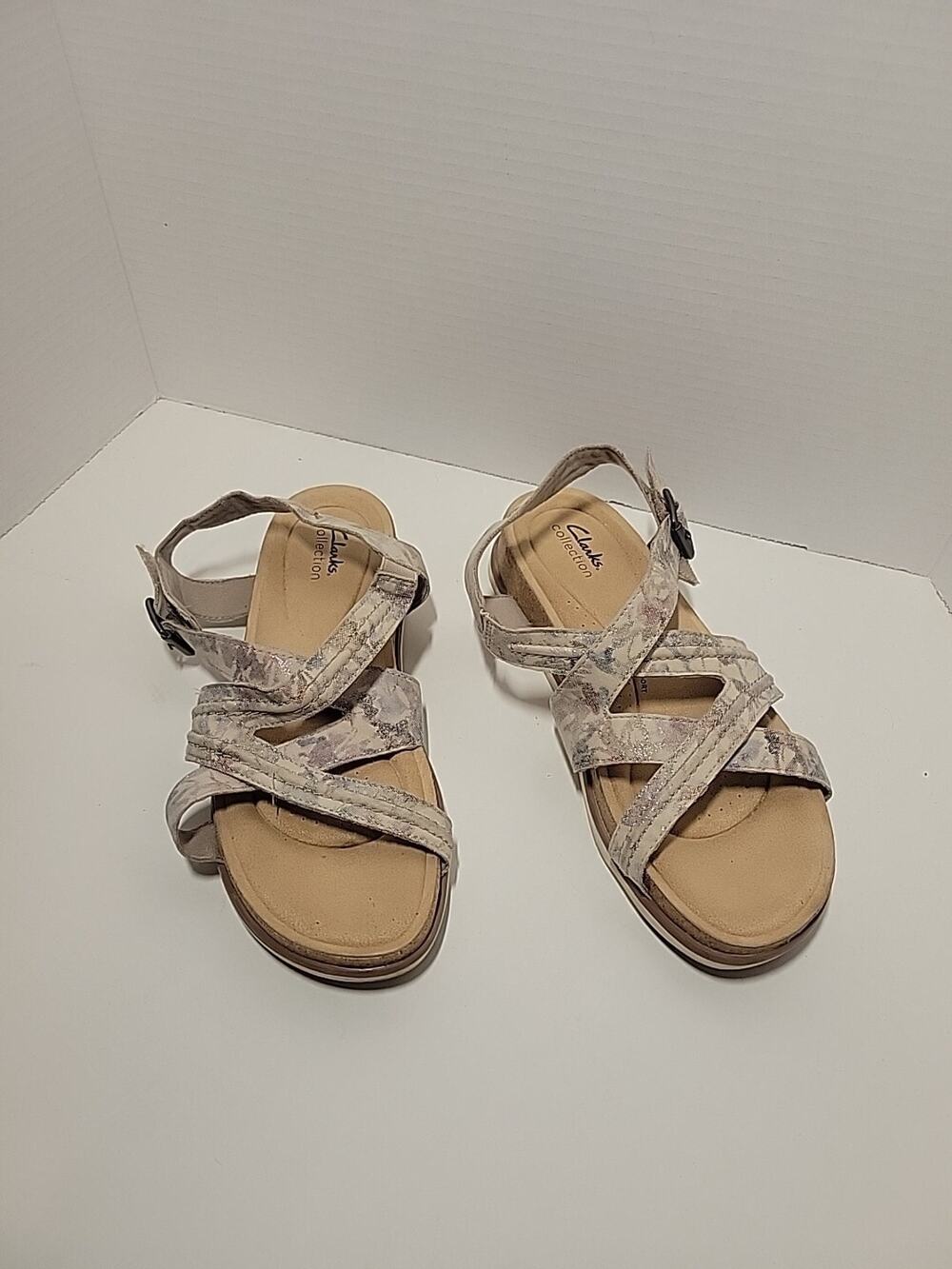 Clarks Women's Brynn Ave Flat Sandal, Multicolored Floral Print Hook Loop,10M